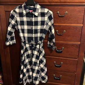 Cute dark navy blue and white plaid/gingham print holiday women’s dress sz M